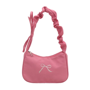 Petit sac rose plissé avec broderie nœud blanc et bandoulière à volants pour un look chic
