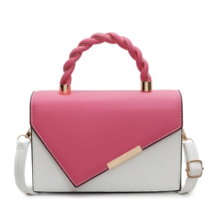 Petit sac carré bicolore rose et blanc avec poignée torsadée et détails en métal doré chic