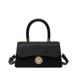 Sac bandoulière noir scintillant avec fermoir rotatif doré et bandoulière réglable