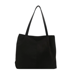 Sac fourre-tout noir minimaliste avec doubles bandoulières pour le quotidien