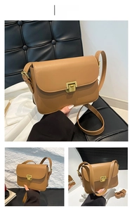 Détail d'un sac bandoulière marron vintage avec boucle dorée et texture en cuir mat