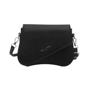 Sacoche selle noire minimaliste pour femme avec rabat ondulé et détails argentés