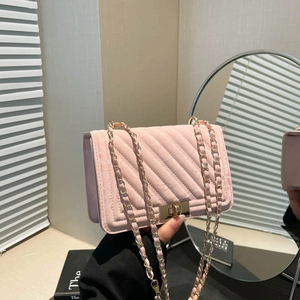 Women V-Quilted PU Leather Crossbody Bag Small Square Shoulder Bag With Metal Chain Strap And Lock Closure Chic Fashion