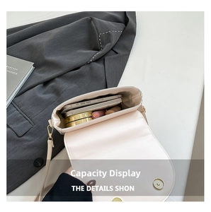 Vue intérieure du sac selle crème montrant l'espace pour téléphone et maquillage
