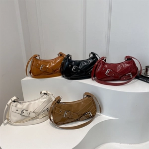 Sacs portés épaule demi-lune en cinq couleurs avec boucle et finition cuir mat
