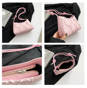 Borsa a spalla in denim rosa con dettagli della tasca interna e texture in denim