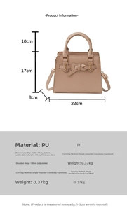 Détail de la décoration nœud élégante et de la boucle en métal sur le sac à main abricot