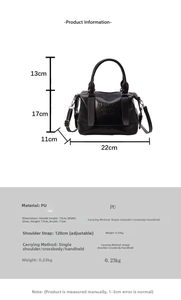 Vista dettagliata della borsa a bauletto in pelle PU nera con incisione OSDUO