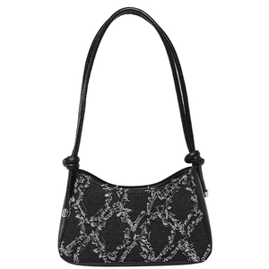 Borsa sottobraccio in denim nero con motivi a rombi sfrangiati e tracolla con nodi