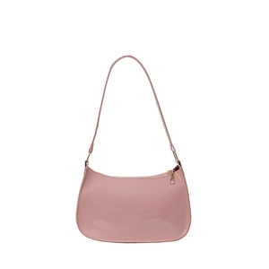 Sac baguette chic en cuir verni rose clair avec fermeture éclair dorée et fine bandoulière