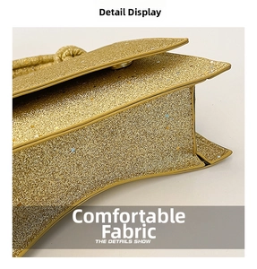 Gros plan sur le tissu à paillettes dorées du sac avec détails de couture scintillants