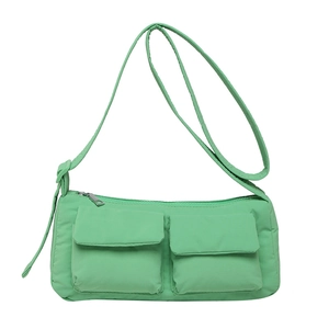 Borsa a tracolla verde menta con doppie tasche anteriori e tracolla regolabile casual