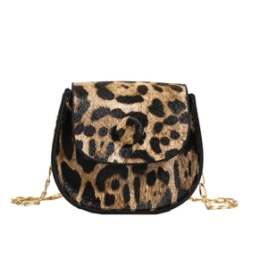 Mini sac bandoulière léopard avec chaîne dorée et bordure noire élégante pour femme