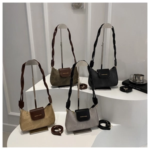 Détails de sacs à bandoulière en daim en quatre couleurs avec bandoulière tressée