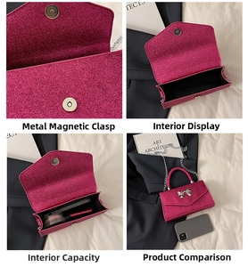Vue détaillée du sac pailleté rose montrant le nœud argenté, l'intérieur et les dimensions