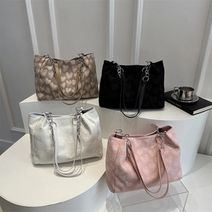 Fashion heart embroidery tote bag set in four colors with chain shoulder straps