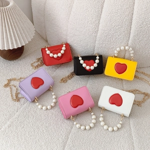 Lot de mini sacs carrés avec poignée en perles et détails cœur en six coloris