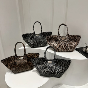 Women Large Capacity Leopard Print Tote Bag Casual Synthetic Leather Shoulder Bag Fashion Printed Handbag For Daily Work
