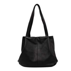 Minimalist black large capacity leather tote bag with lychee texture for daily commute