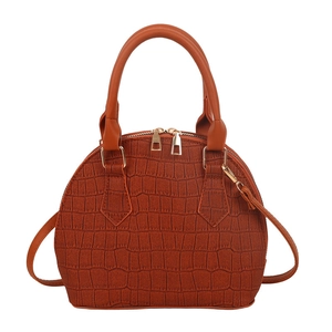 Bolso de mano rojo ladrillo con relieve de cocodrilo y correa de hombro ajustable