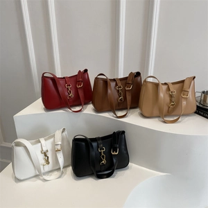 Sacs hobo élégants en cuir de couleur unie avec boucle piston dorée en cinq couleurs