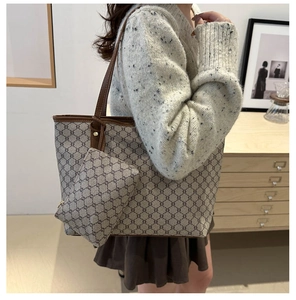 Detailed view of the vintage brown tote set with Triomphe pattern and matching small pouch