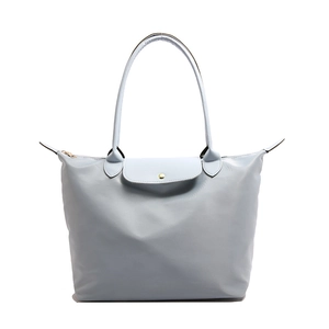 Grand sac cabas en nylon bleu clair avec rabat en cuir et poignées pour femme