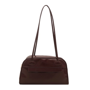 Borsa a cuscino bordeaux vintage con tracolle sottili e design retrò minimalista