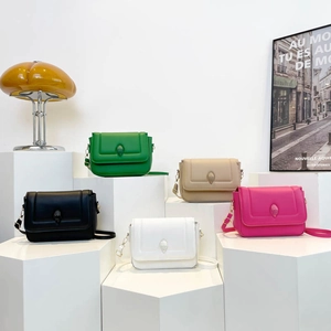Damen Mode Kleine Quadratische Tasche PU Leder Überschlag Umhängetasche Mit Adlerkopf Schnalle Verstellbar Trendy Unifarbe