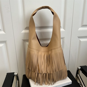 Borsa hobo kaki con nappe in pelle a grana, borsa a spalla stile bohémien da donna