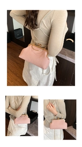 Pink woven texture shell bag with vintage gold metal kiss-lock and chain strap detail
