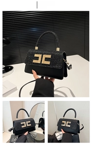 Détail du sac noir élégant avec rabat en strass brillants et boucle dorée chic