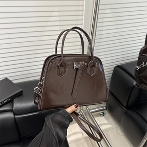 Sac à main vintage en cuir PU marron foncé brillant avec bandoulière pour le quotidien