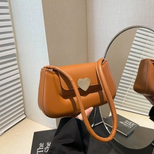 Women French Style Underarm Bag PU Leather Heart Metal Buckle Fashion Minimalist Shoulder Bag Solid Color Elegant Purse