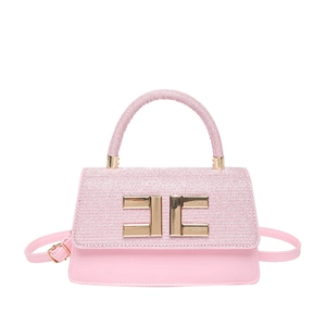Sac à main rose de luxe avec rabat scintillant de diamants et logo doré chic