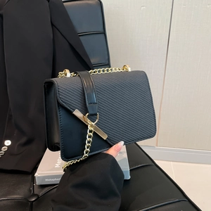 Fashionable black quilted chain shoulder bag with gold hardware for women's daily commute