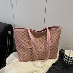 Rosa übergroße Shopper-Tasche mit Buchstabenmuster und goldenem M-Logo für den Alltag