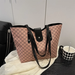 Pink large capacity tote bag with black M-letter pattern and dual shoulder straps