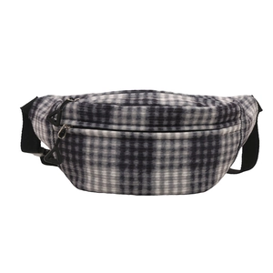 Klassische schwarz-weiß karierte Gürteltasche mit verstellbarem Gurt für Damen