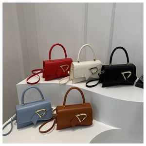 Borse a tracolla moderne in pelle in cinque colori con fibbie dorate e fiocchi