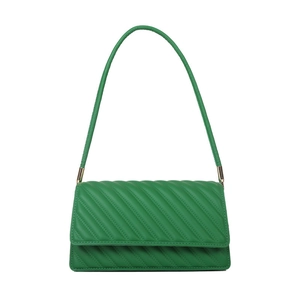 Sac à bandoulière en cuir matelassé vert rétro avec coutures diagonales et métal doré