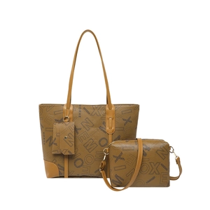 Sac fourre-tout marron vintage à lettres avec sa pochette bandoulière assortie