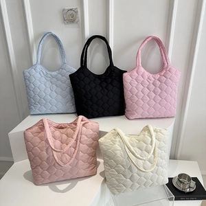 Minimalist heart quilted oversized tote bag in five stylish colors for daily fashion