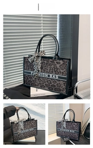 Détails du sac cabas léopard gris avec ruban Fashion Bag et foulard élégant sur la poignée