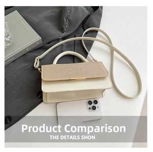Comparaison de taille détaillée du sac bandoulière beige par rapport à un iPhone