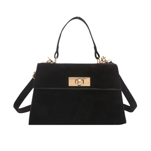 Sac à main minimaliste en daim noir avec fermoir doré et bandoulière amovible