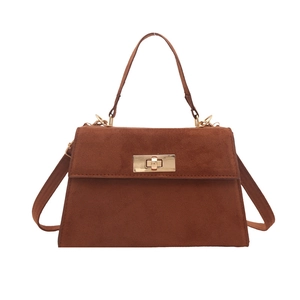 Sac à main minimaliste en daim marron avec fermoir doré et poignée pour femme