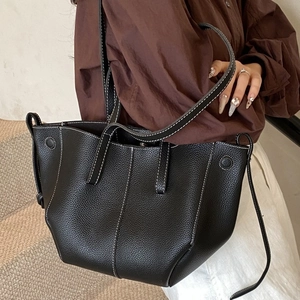 Sac fourre-tout rétro en cuir noir avec surpiqûres blanches pour femmes élégantes