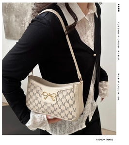 Borsa sottobraccio beige alla moda con motivo jacquard e chiusura a fiocco dorato