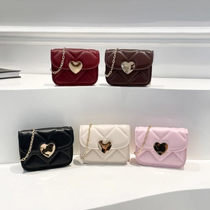 Mini Umhängetasche PU Leder Herzform Metallschnalle Diamant Gesteppt Kettenschultergurt Elegant Mode Frauen